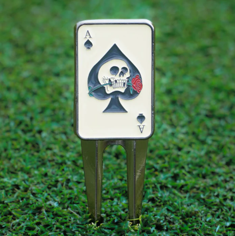 Skins Golf-Ace of Skulls