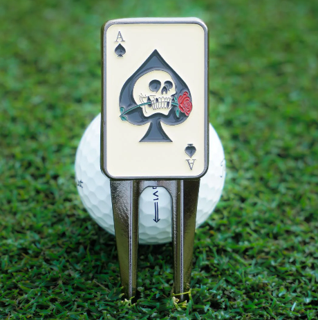 Skins Golf-Ace of Skulls